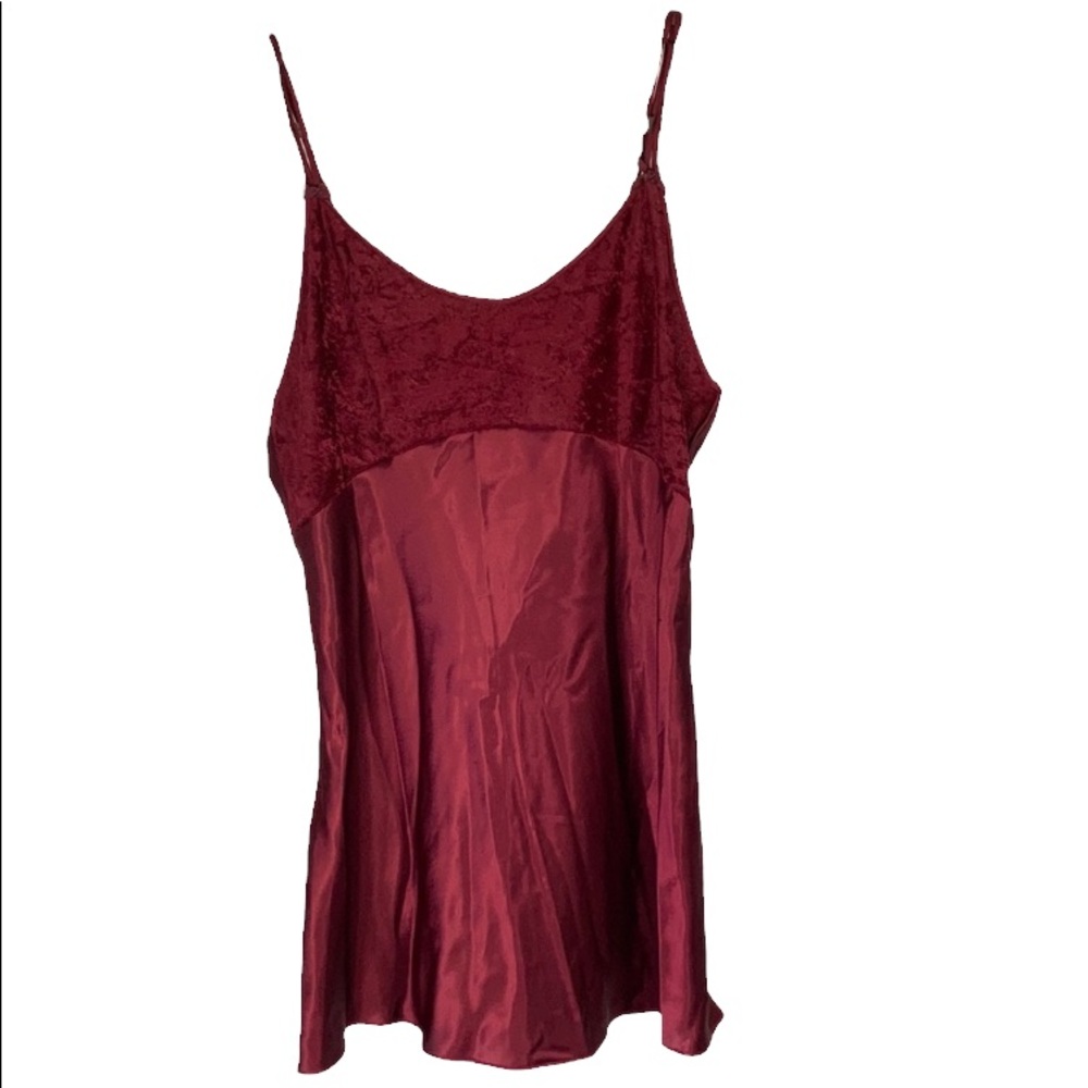 VTG Val Mode: Chemise with Velvet Detail in Cranberry | Sz M